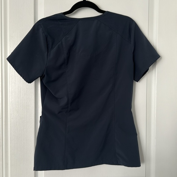 BARCO ONE Scrub Top - Picture 2 of 3